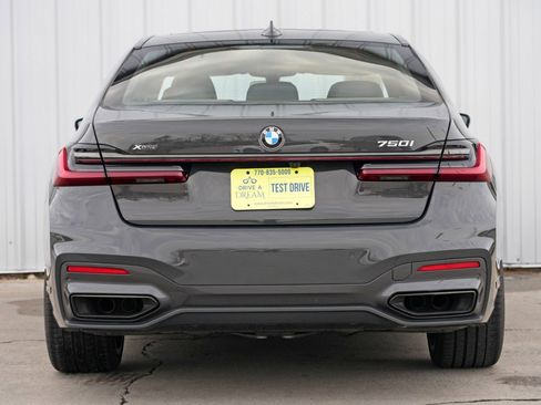 Used 2022 BMW 750i xDrive w/ Executive Package image 11