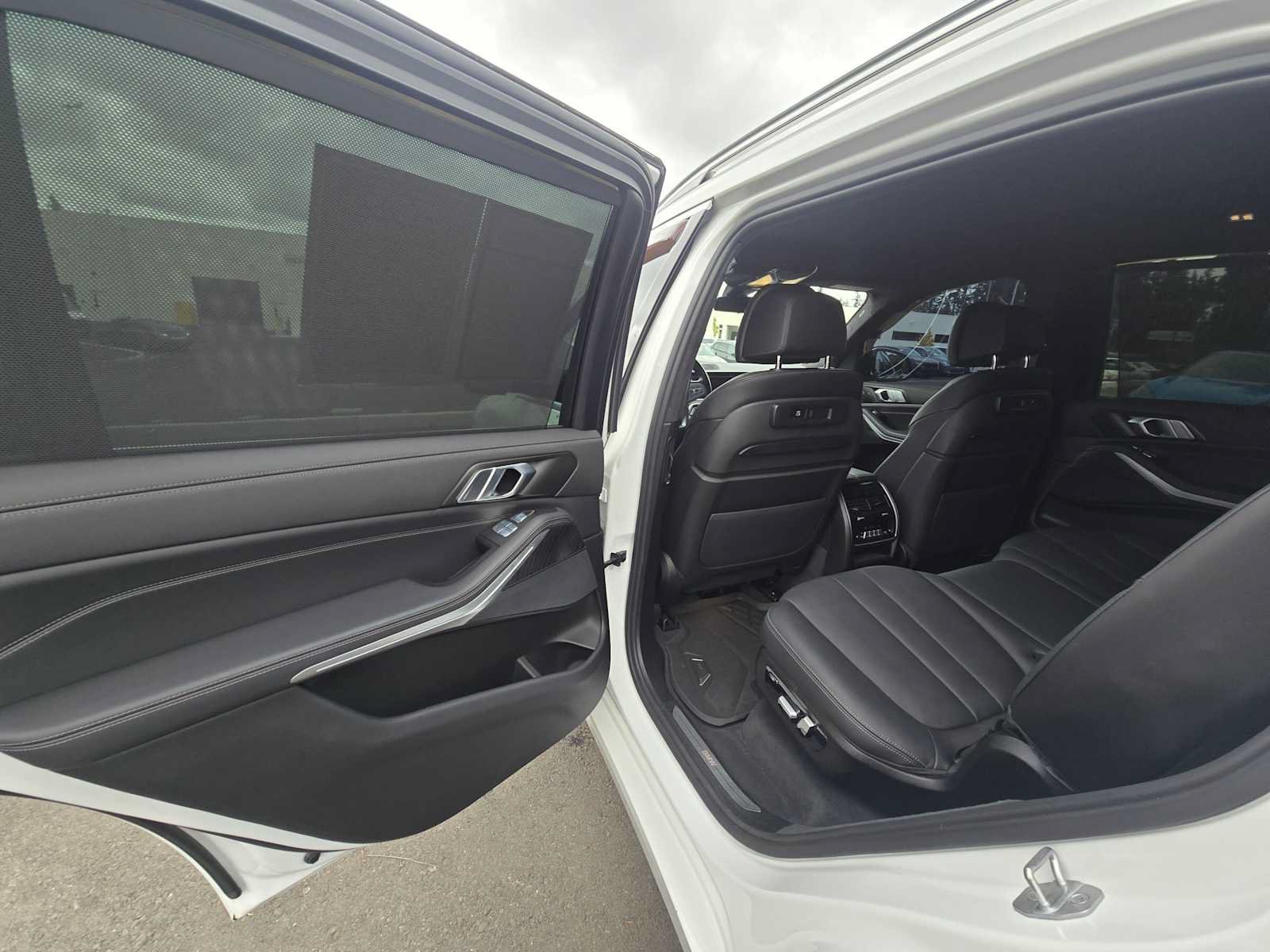Used 2022 BMW X7 xDrive40i w/ Executive Package AWD/4WD image 15