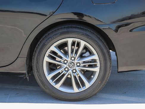 Used 2017 Toyota Camry SE FWD image 11
