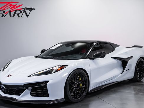 Used 2024 Chevrolet Corvette Z06 w/ Stealth Interior Trim Package RWD image 9