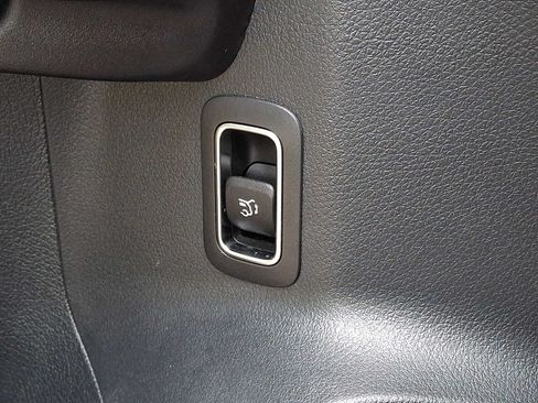 Certified 2023 Mercedes-Benz GLB 250 4MATIC image 24
