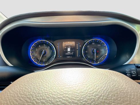 Used 2017 Chrysler Pacifica Touring FWD image 11