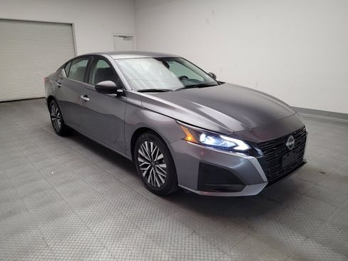 Used 2024 Nissan Altima 2.5 SV image 13