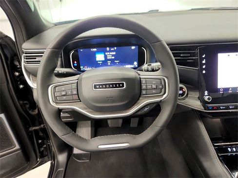 Used 2024 Jeep Wagoneer L Series II w/ Flexible Seating Group image 20