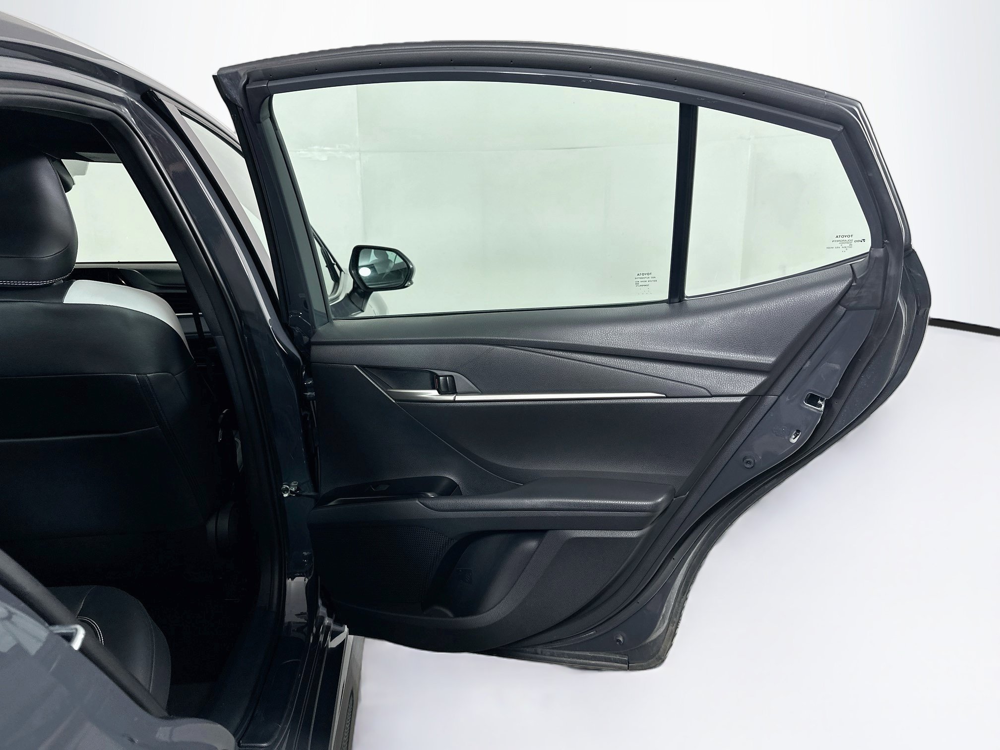 Used 2025 Toyota Camry SE FWD image 28