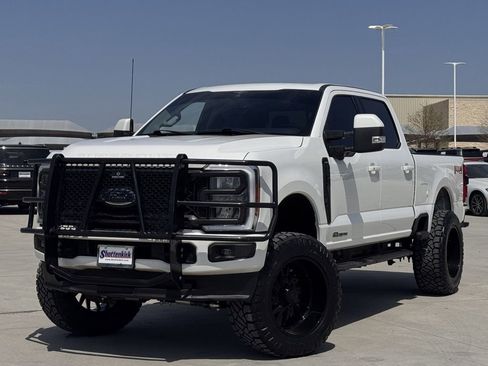 Used 2023 Ford F250 Lariat w/ Sport Appearance Package AWD/4WD image 2