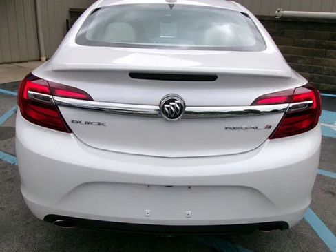 Used 2017 Buick Regal Sport Touring FWD image 4