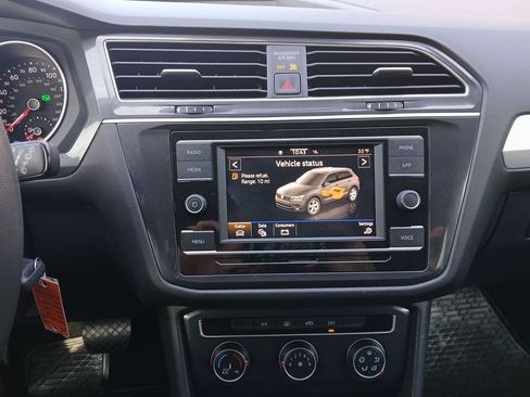 Used 2020 Volkswagen Tiguan S image 18