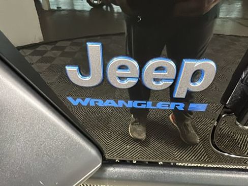 Used 2024 Jeep Wrangler Unlimited AWD/4WD image 9
