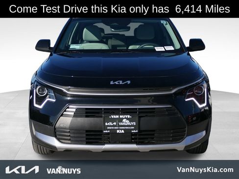 Certified 2025 Kia Niro EX image 8