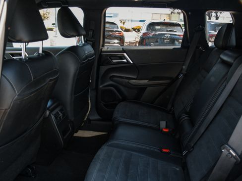 Used 2024 Mitsubishi Outlander SE Black Edition AWD/4WD image 20