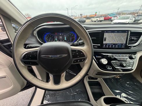 Used 2019 Chrysler Pacifica Limited w/ Tire & Wheel Group image 23
