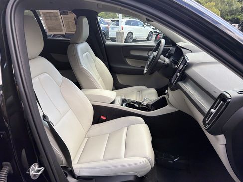 Certified 2025 Volvo XC40 B5 Plus AWD/4WD image 35