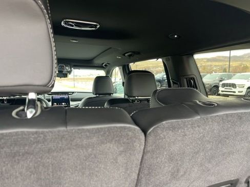 Used 2025 Jeep Grand Cherokee L Limited w/ Luxury Tech Group II image 12