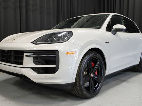 New 2026 Porsche Cayenne S AWD/4WD image 8