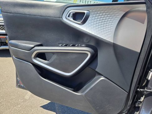 Used 2022 Kia Soul LX w/ Technology Package FWD image 12