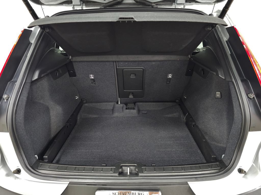 Certified 2024 Volvo XC40 B5 Ultimate w/ Climate Package AWD/4WD image 9