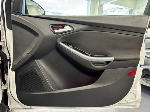 Used 2014 Ford Focus Titanium FWD image 37