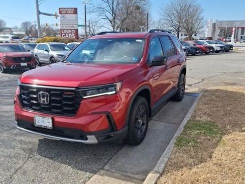 Used 2023 Honda Pilot TrailSport image 3