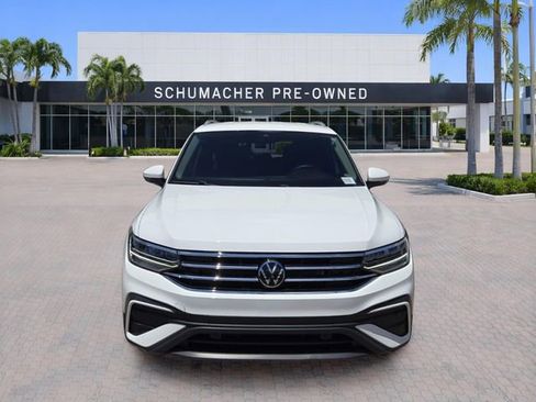 Used 2024 Volkswagen Tiguan SE FWD image 2