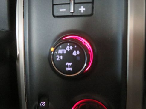 Used 2015 GMC Sierra 1500 Denali w/ Driver Alert Package AWD/4WD image 44