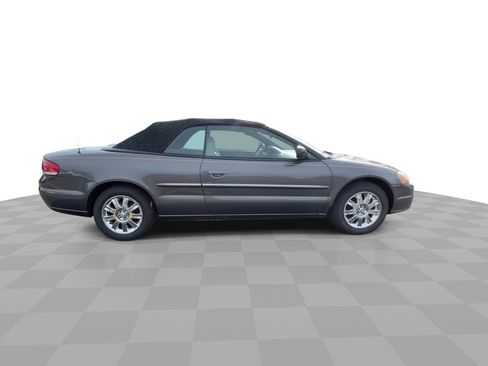 Used 2005 Chrysler Sebring Limited image 9