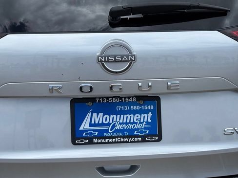 Used 2023 Nissan Rogue SV FWD image 12