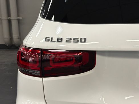 Used 2023 Mercedes-Benz GLB 250 image 14