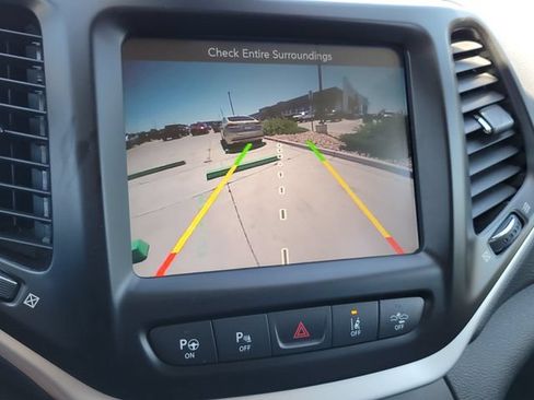Used 2018 Jeep Cherokee Trailhawk w/ Quick Order Package 27L AWD/4WD image 16