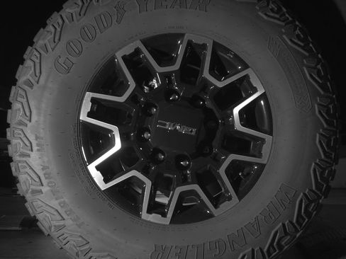 Used 2025 GMC Sierra 2500 AT4X AWD/4WD image 10