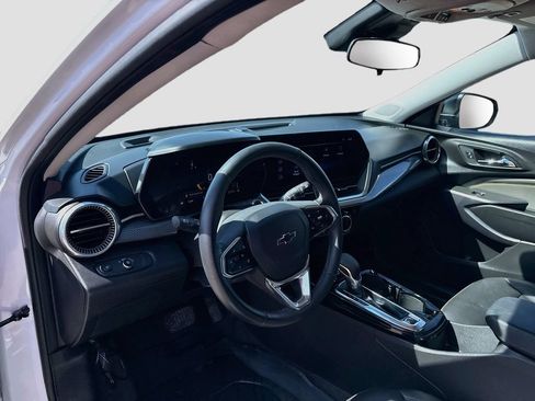 Used 2025 Chevrolet Trax ACTIV w/ Driver Confidence Package FWD image 9