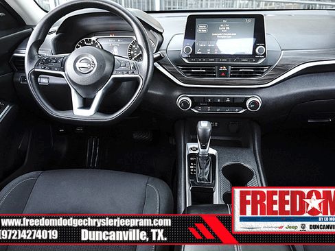 Used 2025 Nissan Altima 2.5 SV FWD image 17