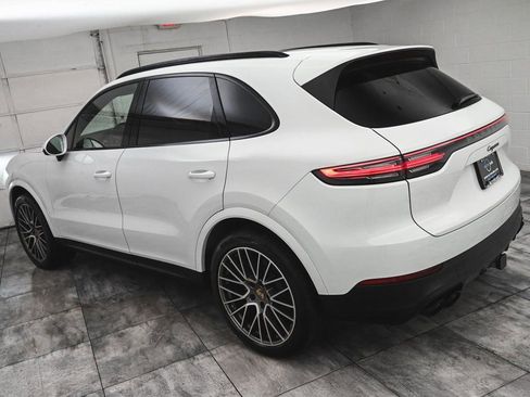 Used 2023 Porsche Cayenne Platinum Edition image 4