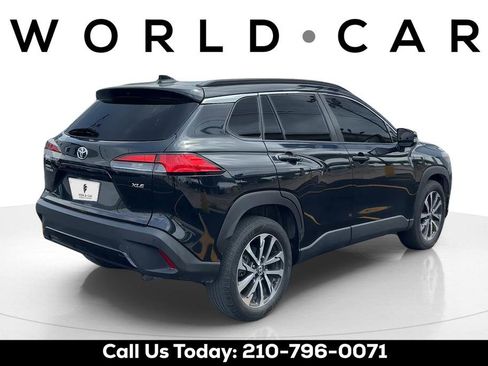 Used 2023 Toyota Corolla Cross XLE w/ Convenience Package FWD image 7