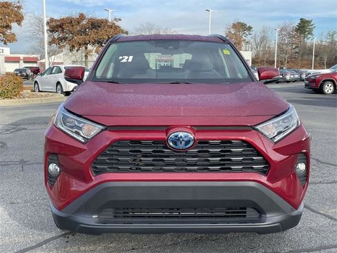 Used 2021 Toyota RAV4 XLE w/ XLE Grade Weather Package image 8