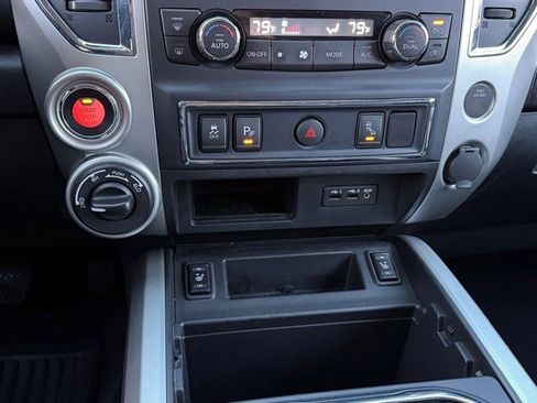 Used 2019 Nissan Titan SV w/ SV Convenience Package image 23