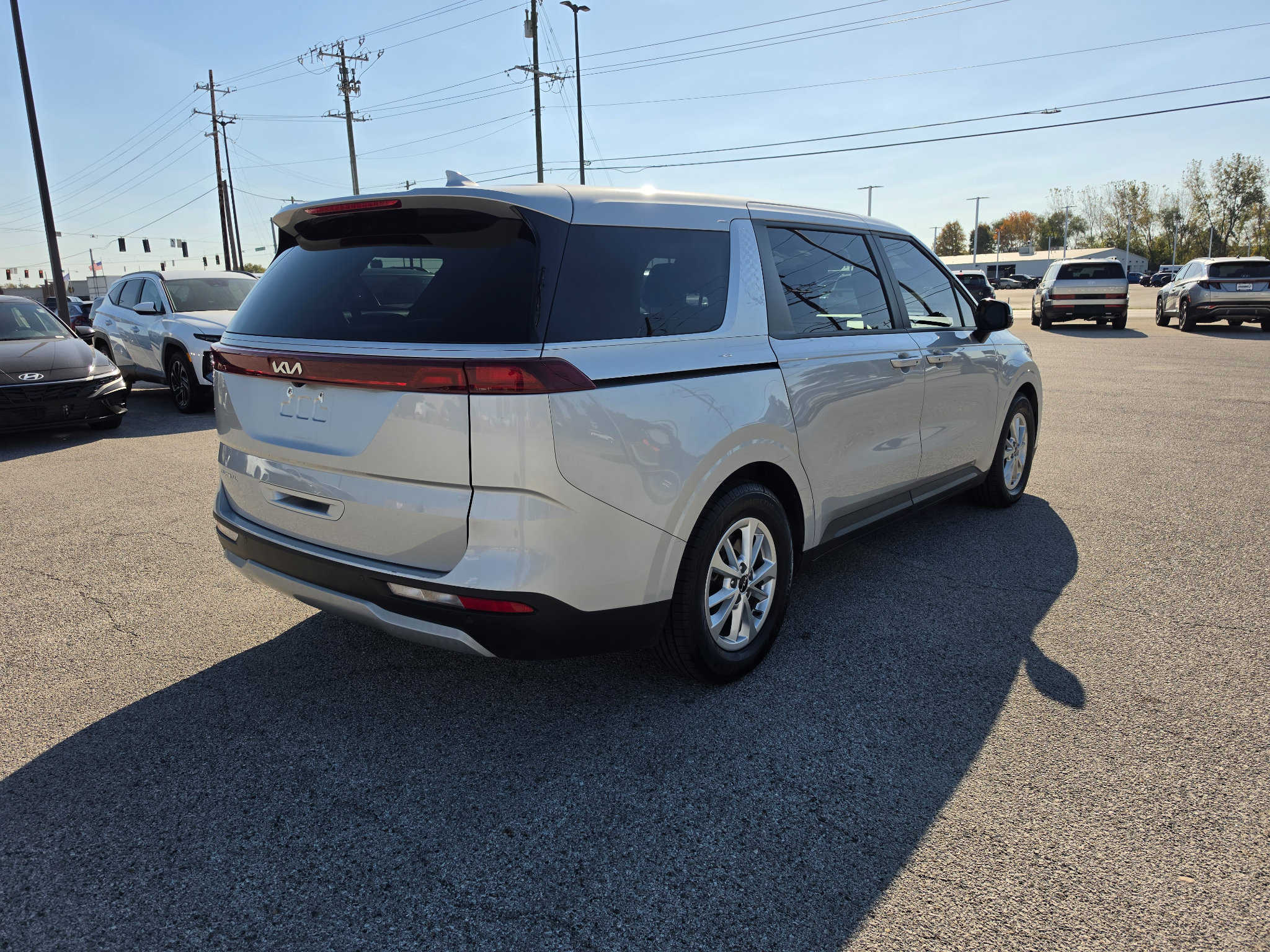 Used 2023 Kia Carnival LX FWD image 6