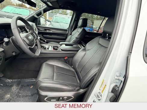 Used 2023 Jeep Wagoneer Series III w/ Preferred Equipment Group image 24