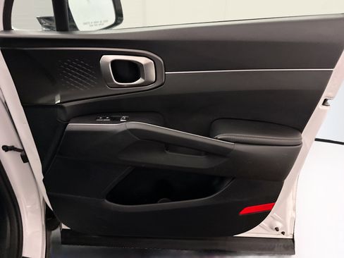 Used 2024 Kia Sorento S image 34