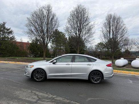 Used 2018 Ford Fusion SE w/ Equipment Group 201A image 6