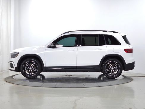 Used 2024 Mercedes-Benz GLB 250 4MATIC image 5