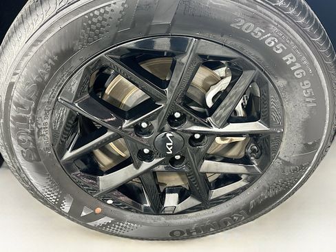 Used 2025 Kia K5 LXS image 11