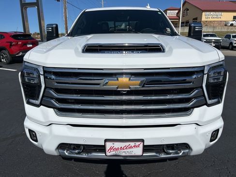 Used 2024 Chevrolet Silverado 2500 High Country w/ High Country Premium Package image 3