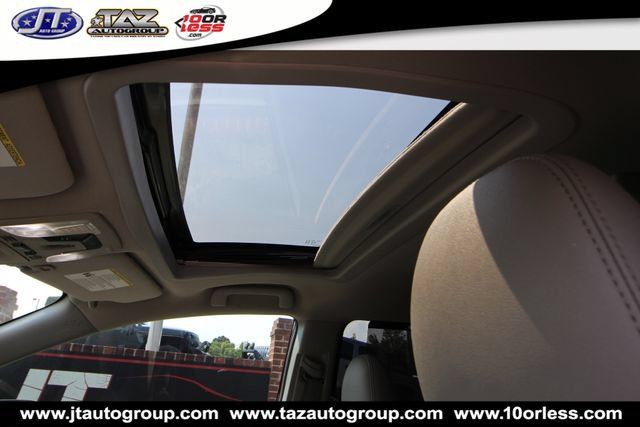 Used 2018 Toyota Sienna XLE Premium w/ Carpet Mat Package FWD image 13