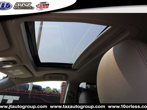Used 2018 Toyota Sienna XLE Premium w/ Carpet Mat Package FWD image 13