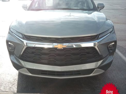 Used 2025 Chevrolet Blazer LT FWD image 1