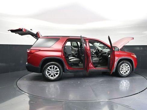 Used 2021 Chevrolet Traverse LT FWD image 45