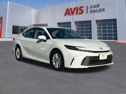 Used 2025 Toyota Camry LE image 9