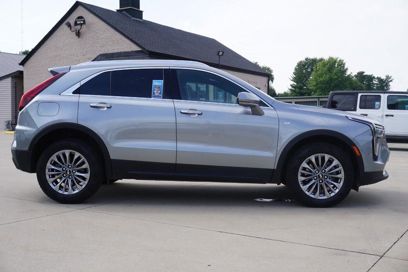 Used 2025 Cadillac XT4 Premium Luxury w/ Trailering Package AWD/4WD image 2