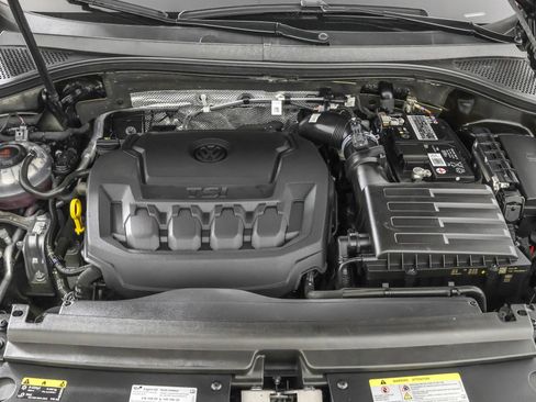Used 2023 Volkswagen Tiguan SE image 48